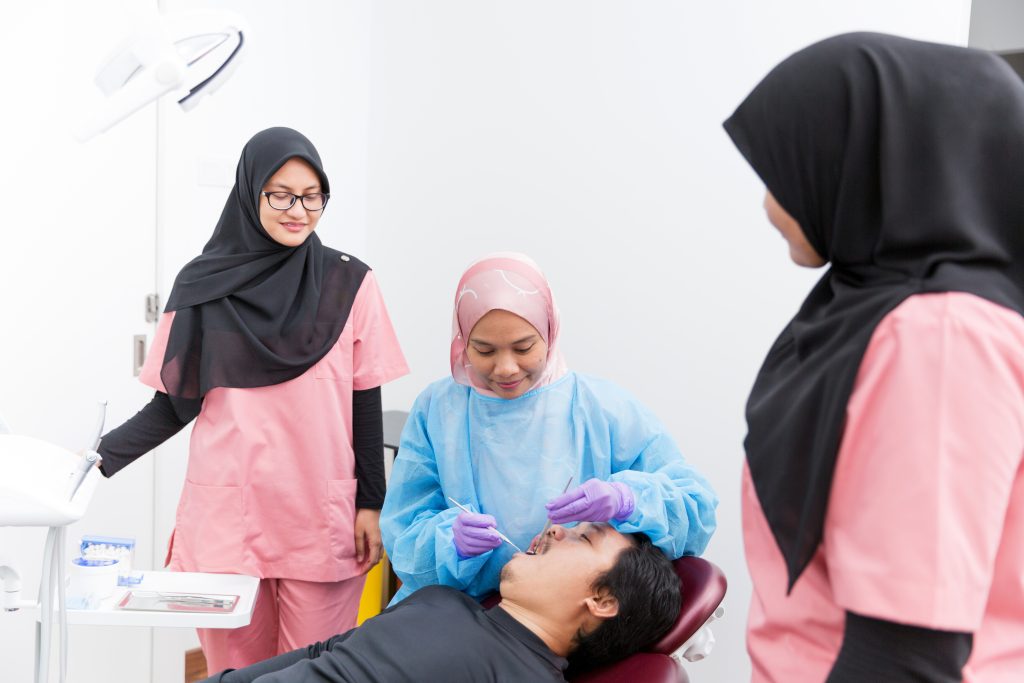 Rekam medis dokter gigi di kumoDent™ memungkinkan Anda untuk fokus pada perjalanan perawatan pasien daripada masalah operasional.