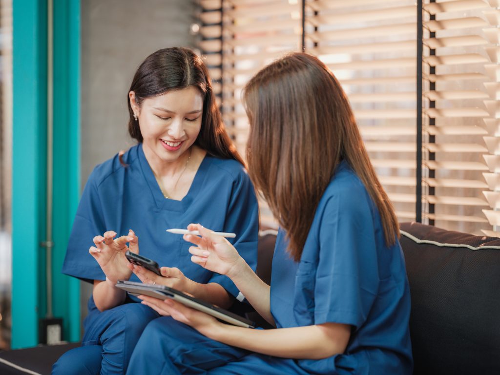 Aplikasi klinik gigi kumoDent™ mendigitalisasi proses klinik dan mengoptimalkan tugas agar lebih cepat dan mudah diselesaikan.