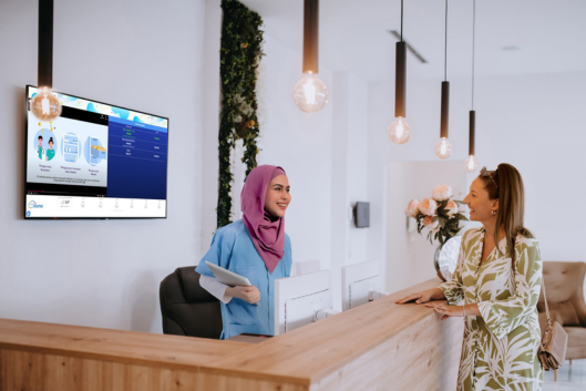 Staf klinik dapat menggunakan fitur tampilan janji temu kumoDent™ untuk memanggil pasien dari antrean secara efisien